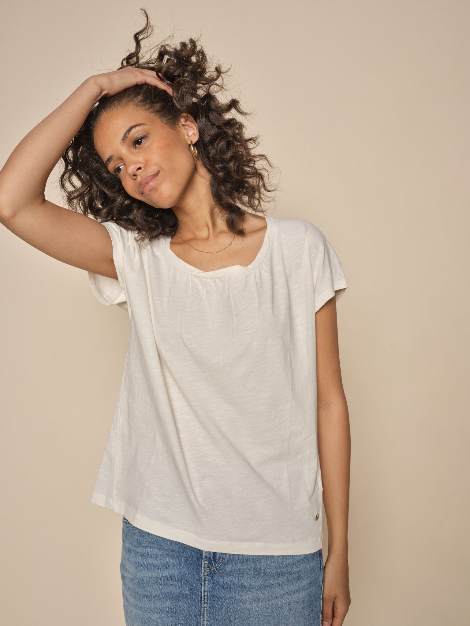 Modelshot / Ecru / Detail